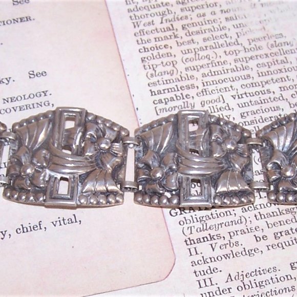 Mid Century Sterling Silver Link Bracelet - Ribbons Tied Up in Bows - Picture 5 of 7